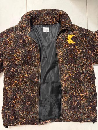 Gesteppte Jacke mit Paisley Muster Grösse M schwarz