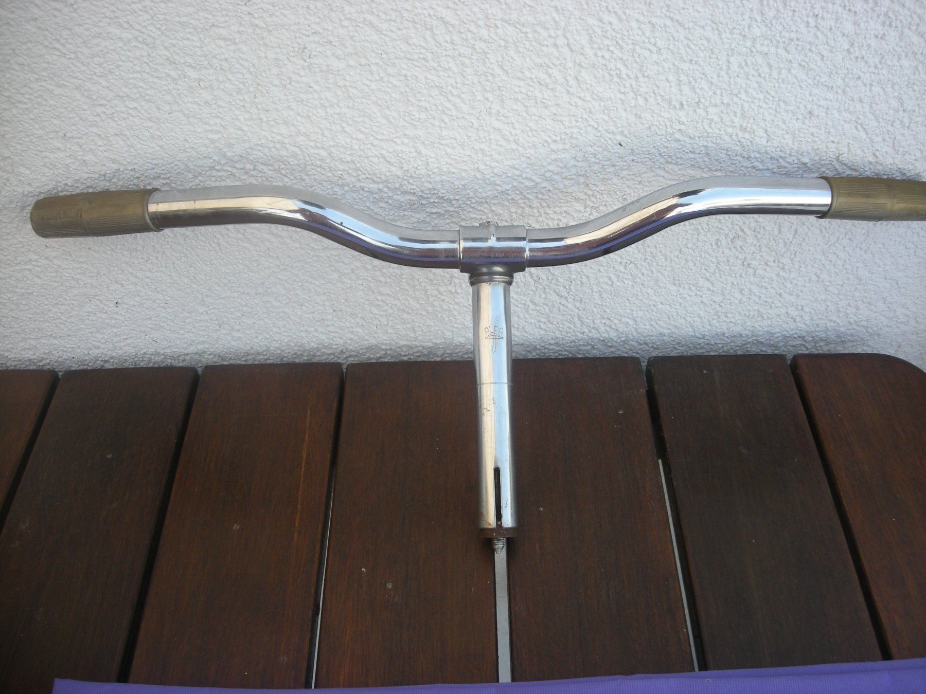 Pezzi di ricambio: Sportliche schweizer Lenker mit  Lenkergriffe Top – Usato da Spreitenbach venduto da Sniper8952