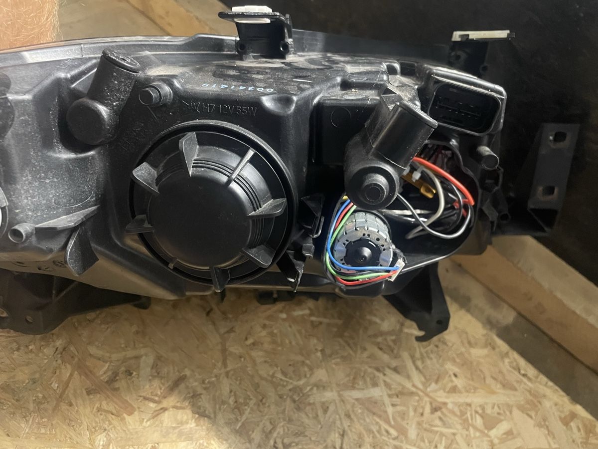 BMW Fari: Original BMW 3er E90 / E91 Scheinwerfer Set (Links & Rechts) – Usato da Recherswil venduto da garagefourtyfour 2