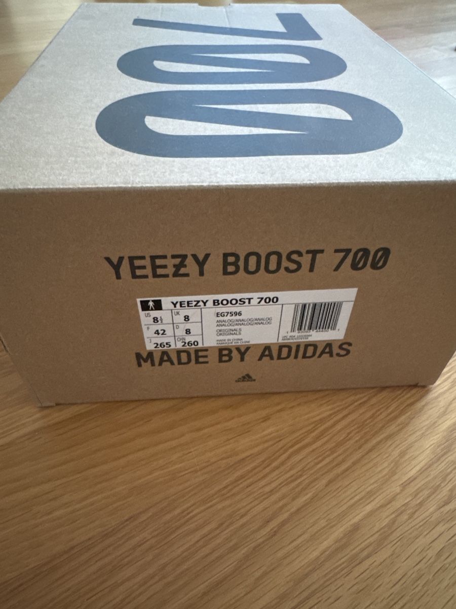 Adidas Herrenschuhe: Adidas Yeezy 700 – Gebraucht aus Marin-Epagnier von Malone22 8