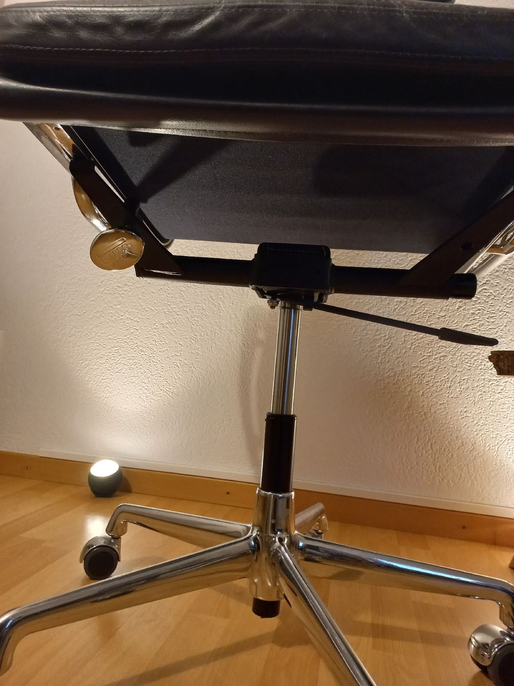 Vitra Sedie: Vintage Vitra Eams EA 219 – Usato da Rickenbach ZH venduto da nube68 3