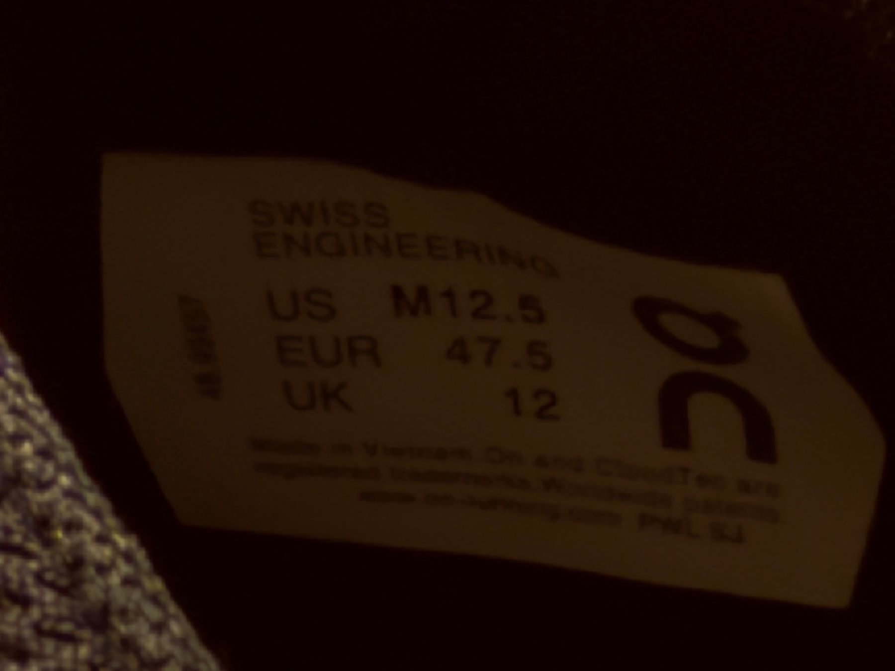 On Herrenschuhe: ON Sneaker THE ROGER EU 47.5 – Gebraucht aus Jonen von Investor2 6