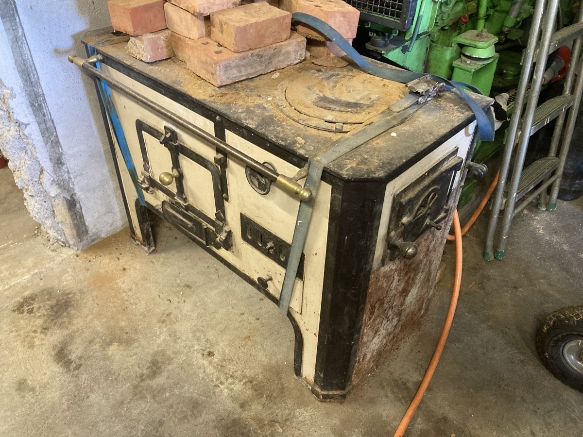 Autres meubles anciens: Holz Kochherd Holzofen – D'occasion à Gibswil par mai_pw2j 2