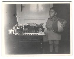 3 Fotografien Spielzeug, junger Knabe mi