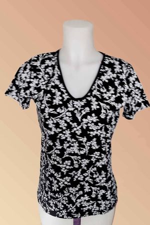 Blumiges Shirt Gr. M, schwarz-weiss, V-Ausschnitt