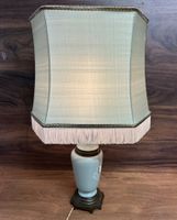 Tischlampe, hellgrün mit Blätter Muster. Vintage