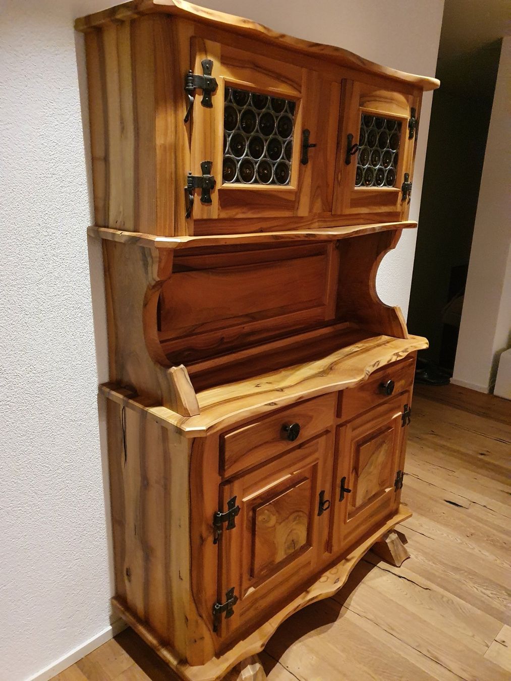Credenze: Engadiner Buffet aus schweizer Nussbaum – Usato da Einsiedeln venduto da M.Aurel 8
