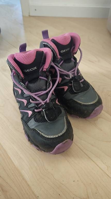 Scarpe per ragazze: Geox wanderschuhe_ gr.25 – Usato da Flurlingen venduto da Nicole_Koogoo