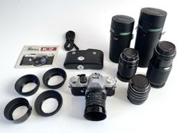 Pentax K2 SLR-Kamera mit Objektiven und Zubehör