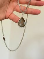 Collier avec pendentif en pierre naturelle