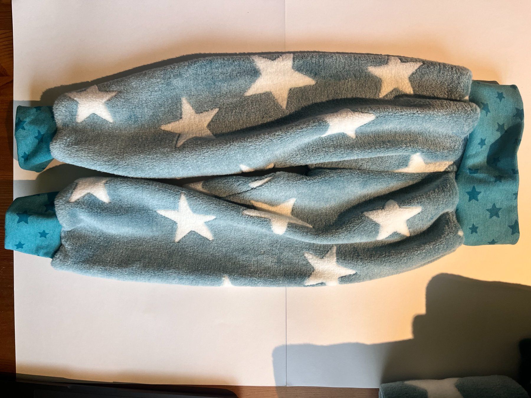 Pantaloni: 1 Kinderhose selbst genäht – Nuovo e nell'imballaggio originale da Büsserach venduto da bor_s88m