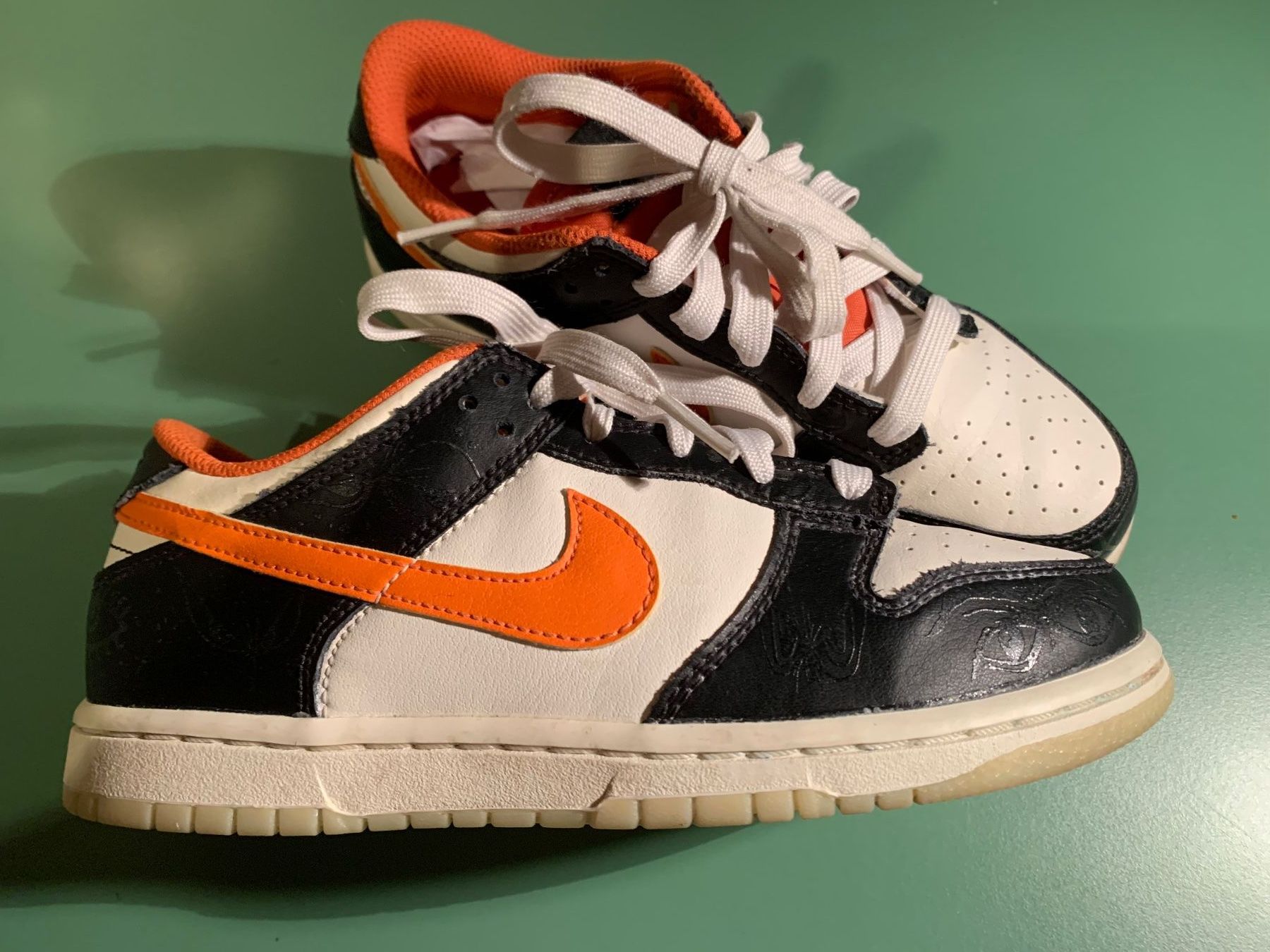 Nike Scarpe per ragazzi: NIKE Dunk Low PRM Halloween, Gr. 35 – Usato da Wiesendangen venduto da Babalegi 4