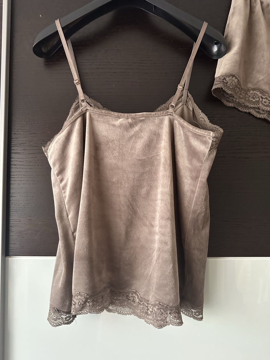 Hunkemöller Negligees & Pigiami: Pyjama Set Samt mit Spitze Taupe Gr. 40 – Nuovo (secondo la descrizione) da Altendorf venduto da Eastwick4 5