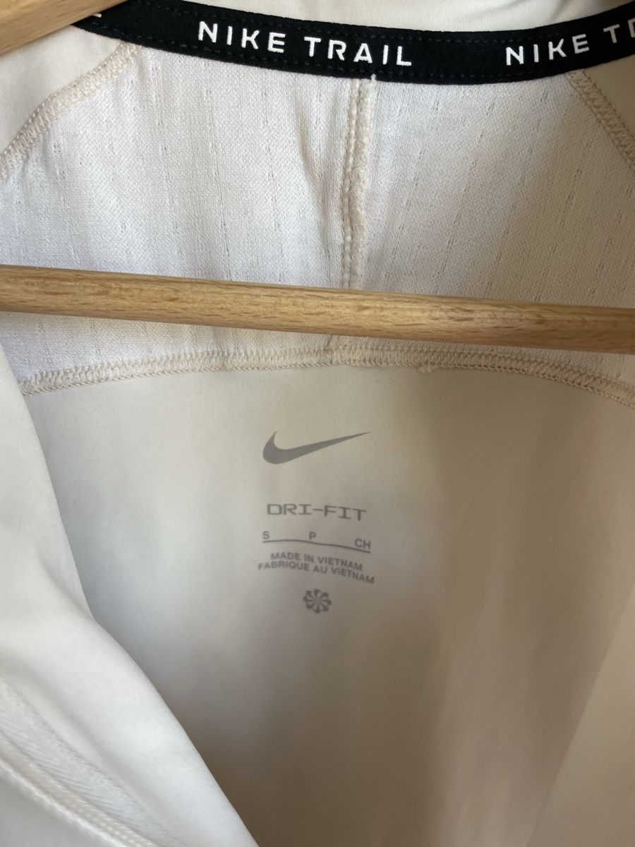 Nike Top: Nike Trail Running Top – Nuovo (secondo la descrizione) da Zürich venduto da sch_rxz8 4