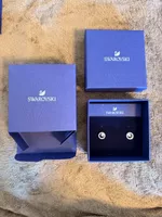 Swarovski Ohrstecker rund silberfarben neuwertig