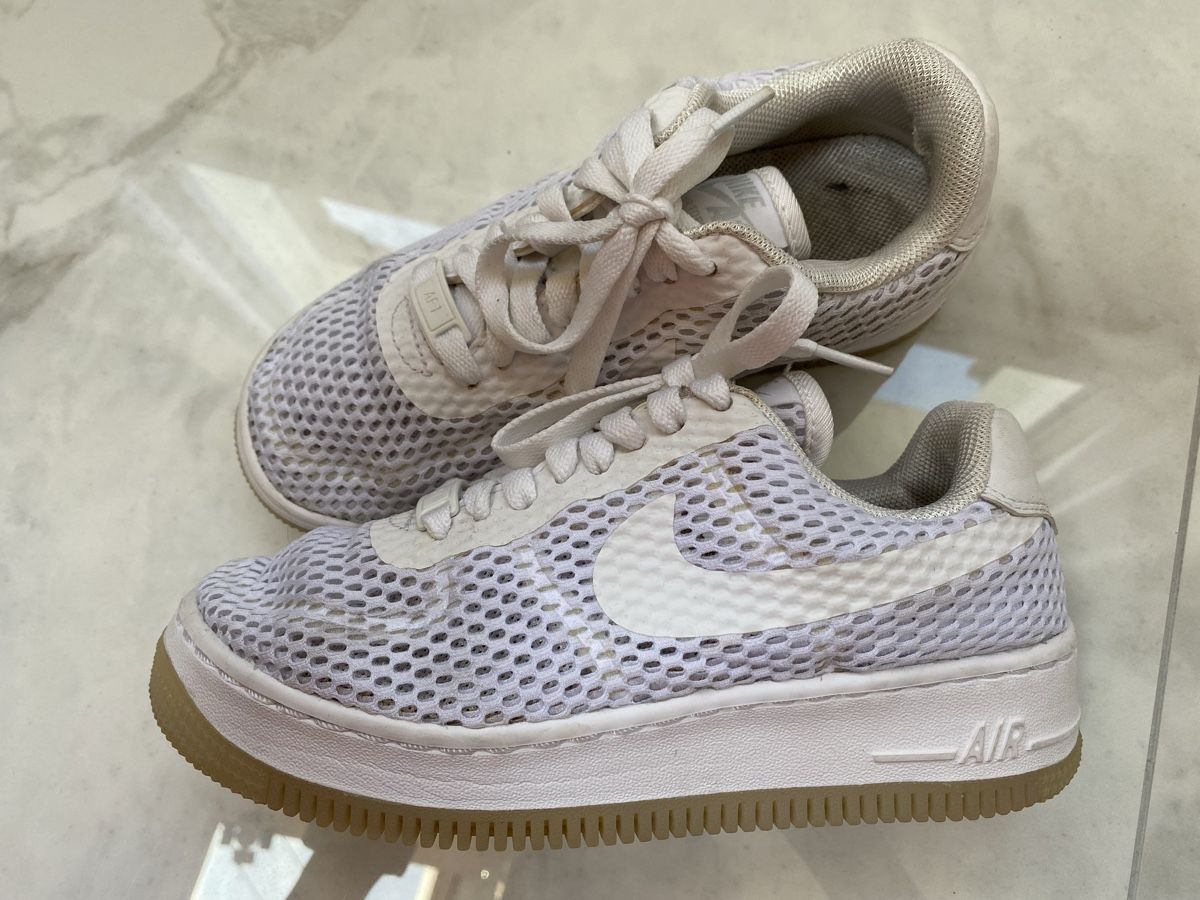 Nike Chaussures filles: Mädchen Sneaker Nike Air Gr. 35.5 – D'occasion à Estavayer-le-Lac par Mimmy02 1