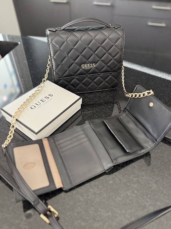 Guess Borse da donna: GUESS Handtasche & Geldbeutel – Usato da Wasen im Emmental venduto da cyn_fd6l 1