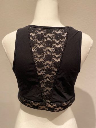 Schönes Sport Crop Top mit Spitze, ideal für den Sommer!