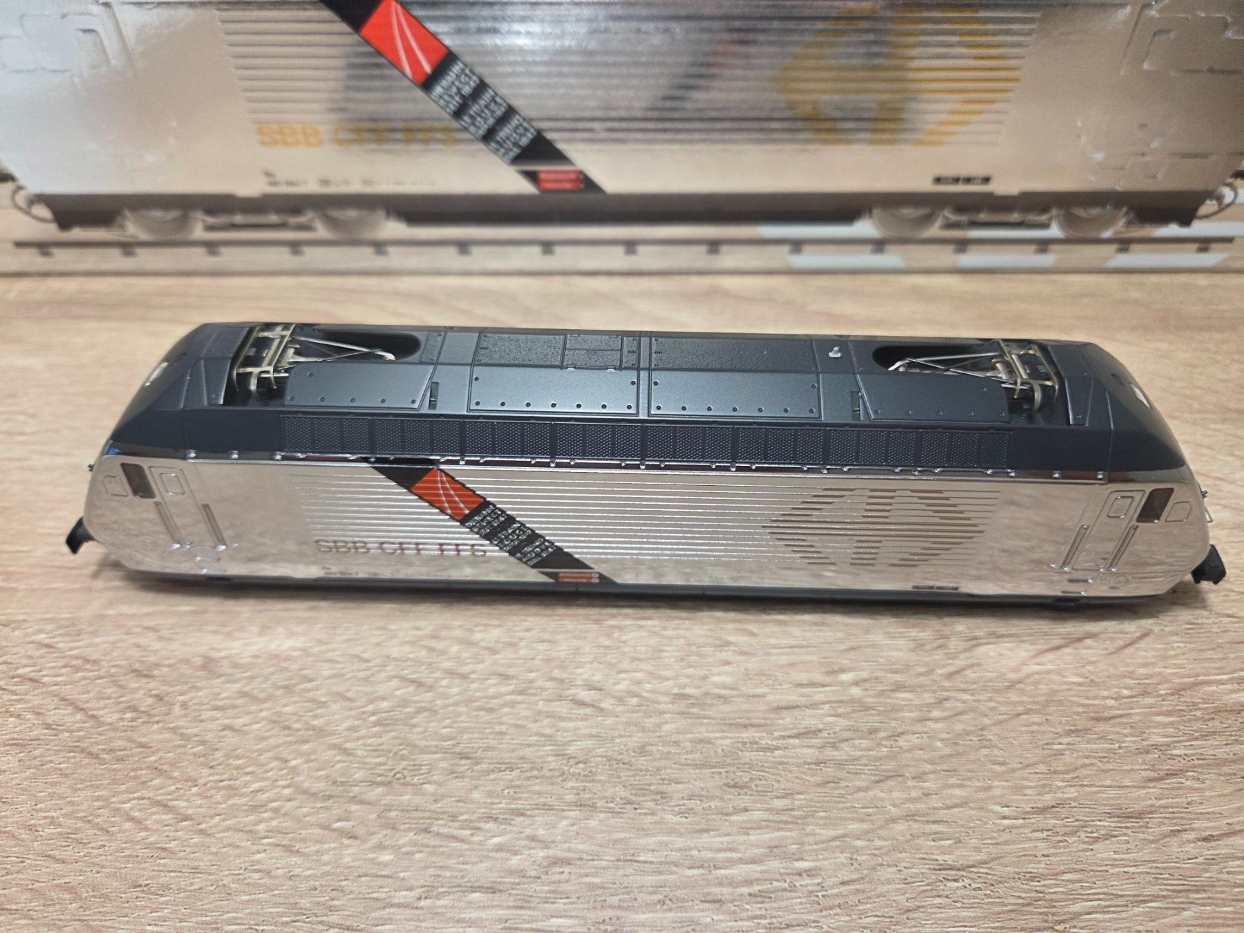 Hag Modellini di ferrovie: Hag 070 E-Lok Re 460 Jubi SBB Digital H0 – Nuovo e nell'imballaggio originale da St-Aubin-Sauges venduto da Lo_Go 4