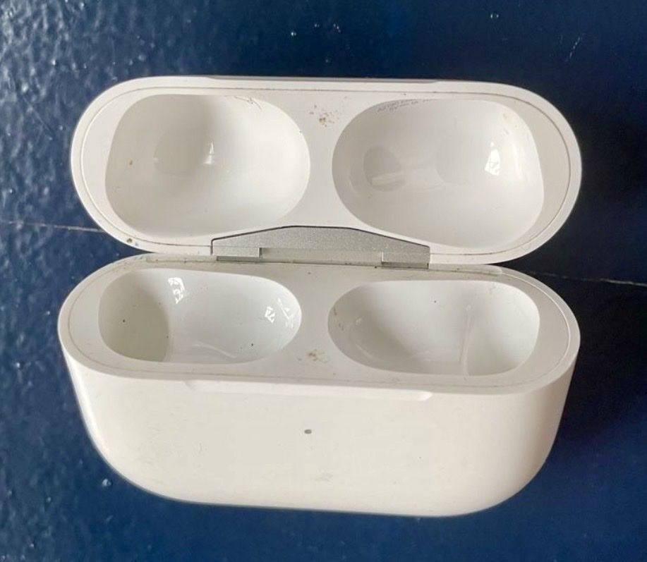 Apple Ladegerät: Case per AirPods Pro 1 generation – Gebraucht aus Basel von Lelesiculo 2