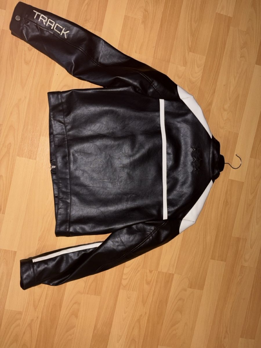Bershka Jacken: Kunstlederjacke schwarz weiss Grösse L  – Gebraucht aus Oberdiessbach von noe_p77k 1