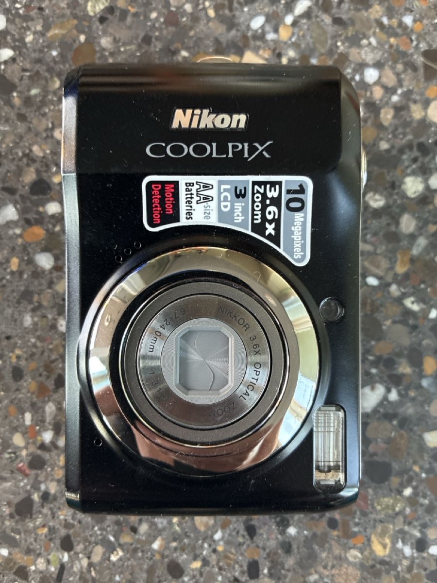 Nikon Fotocamera: NIKON COOLPIX KAMERA – Usato da Zürich venduto da Hans81
