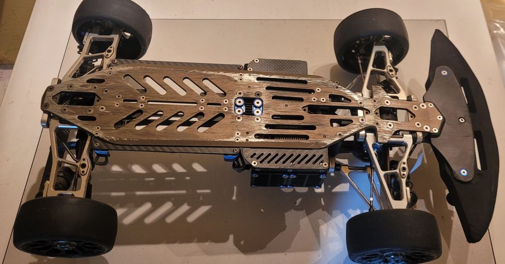 RC Kits de montage: 1/8 GT high-end Car Raptor-racing! – D'occasion à Rüfenacht BE par RC4you 1