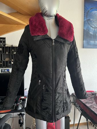 Veste Desigual noire, taille 38, parfait pour l'hiver!