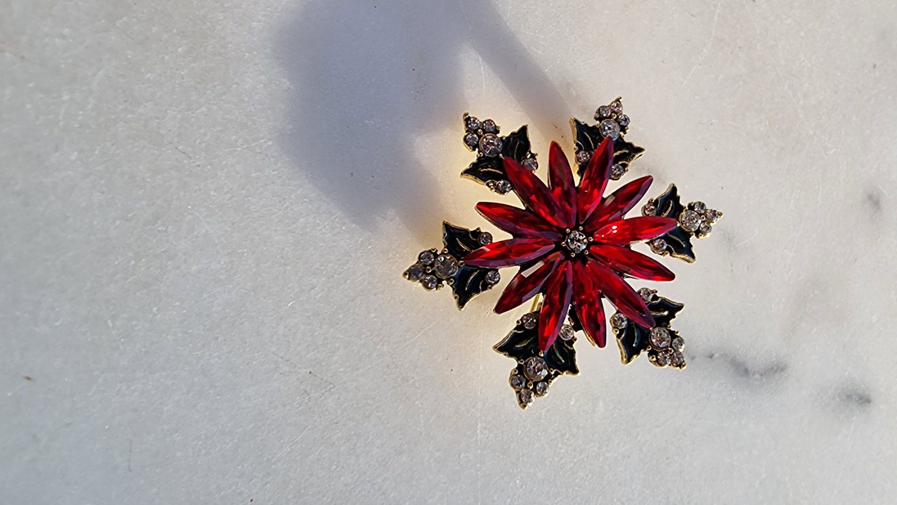 Broschen & Nadeln: Weihnachtsstern Brosche ca. 4 cm 613 – Gebraucht aus Wald ZH von Martin79 5