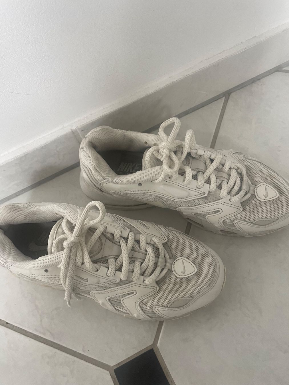 Nike Chaussures femmes: Nike Schuhe Grösse 37.5 – D'occasion à Triesen par jke 1