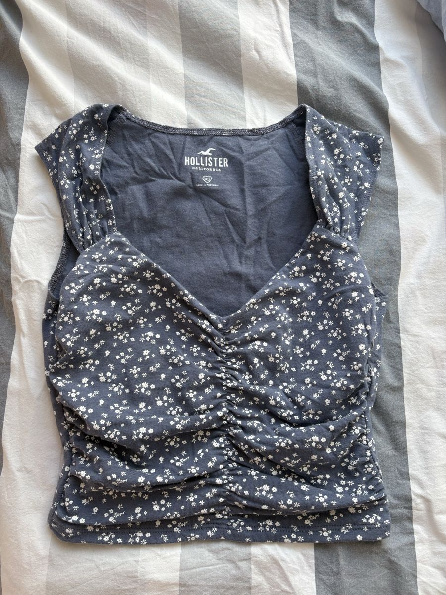 Hollister Top: Hollister Top – Nuovo (secondo la descrizione) da Schüpfen venduto da ani_gj8r
