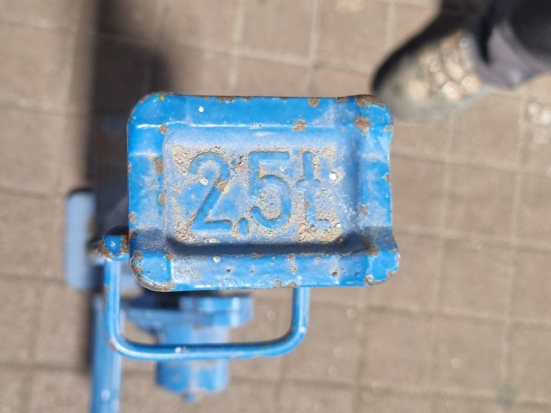 Tutti gli attrezzi: Handkurbelwinde (Stockwinde) 2,5 T – Usato da Flawil venduto da dae_njv9 2