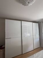 Schrank mit Schiebetüren