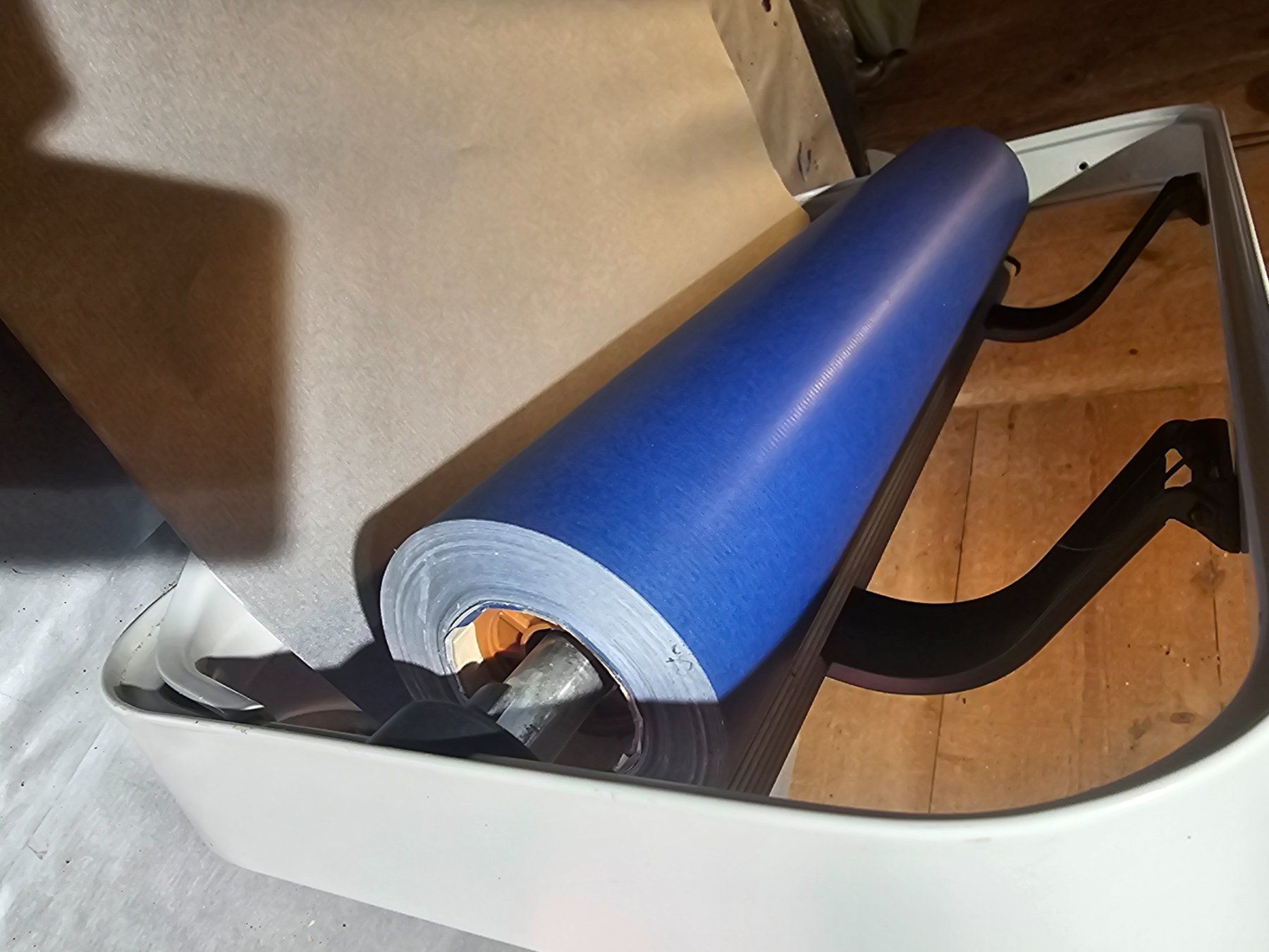 Tutti gli attrezzi: Robuster Papierrollenhalter für Werkstatt oder Büro – Usato da Gais venduto da HMRD 1