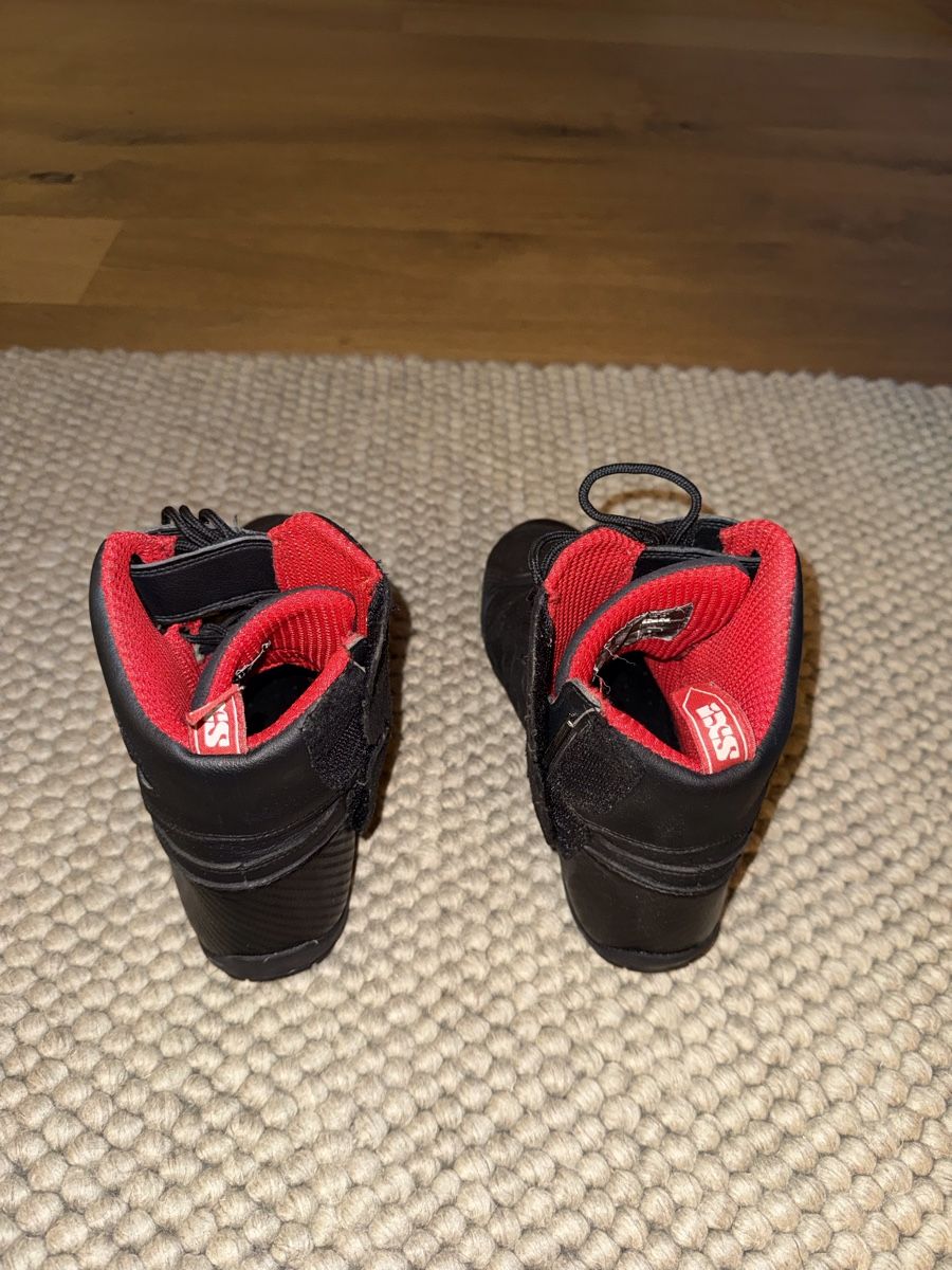 Herrenschuhe: IXS Motorradschuhe Grösse 43 – Gebraucht aus Cham von Chomeri 2