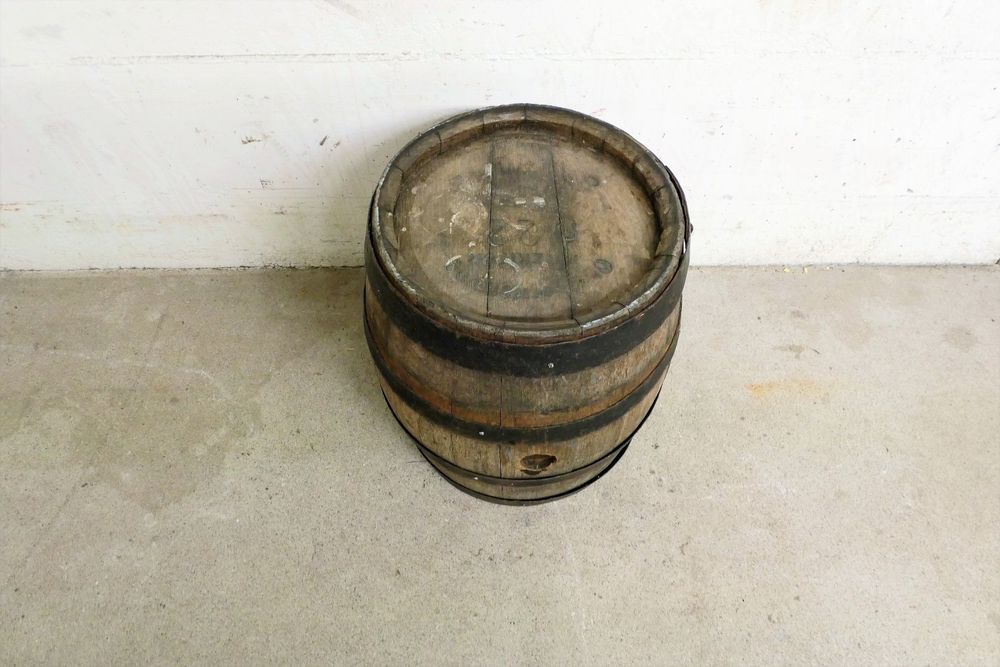 250 Liter Weinfass Aus Eiche - Halbiert Als Pflanzkübel Oder Miniteich