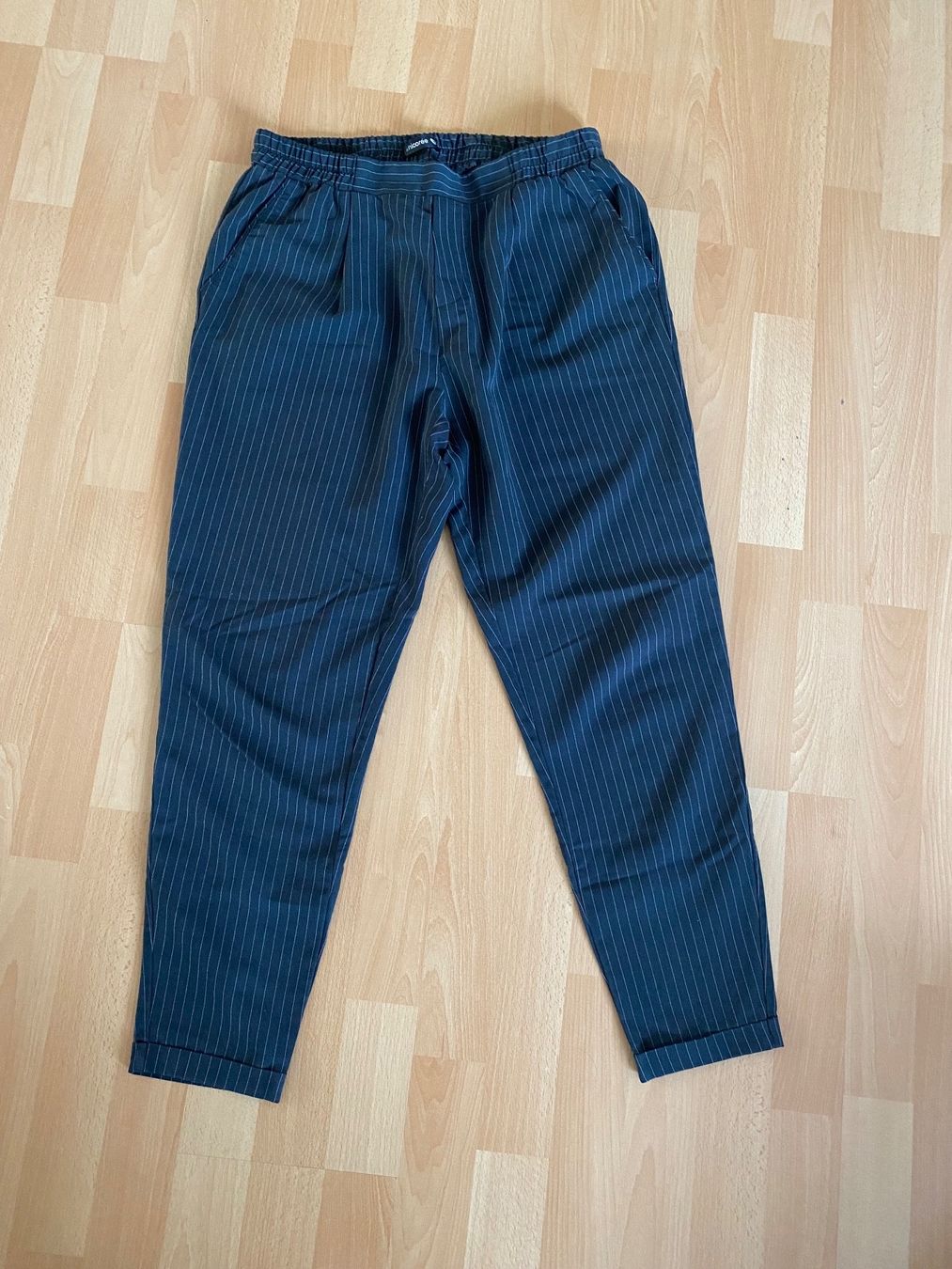 Hosen: Stoffhose grau weiß gestreift Gr M – Gebraucht aus Zürich von Herbion1 2