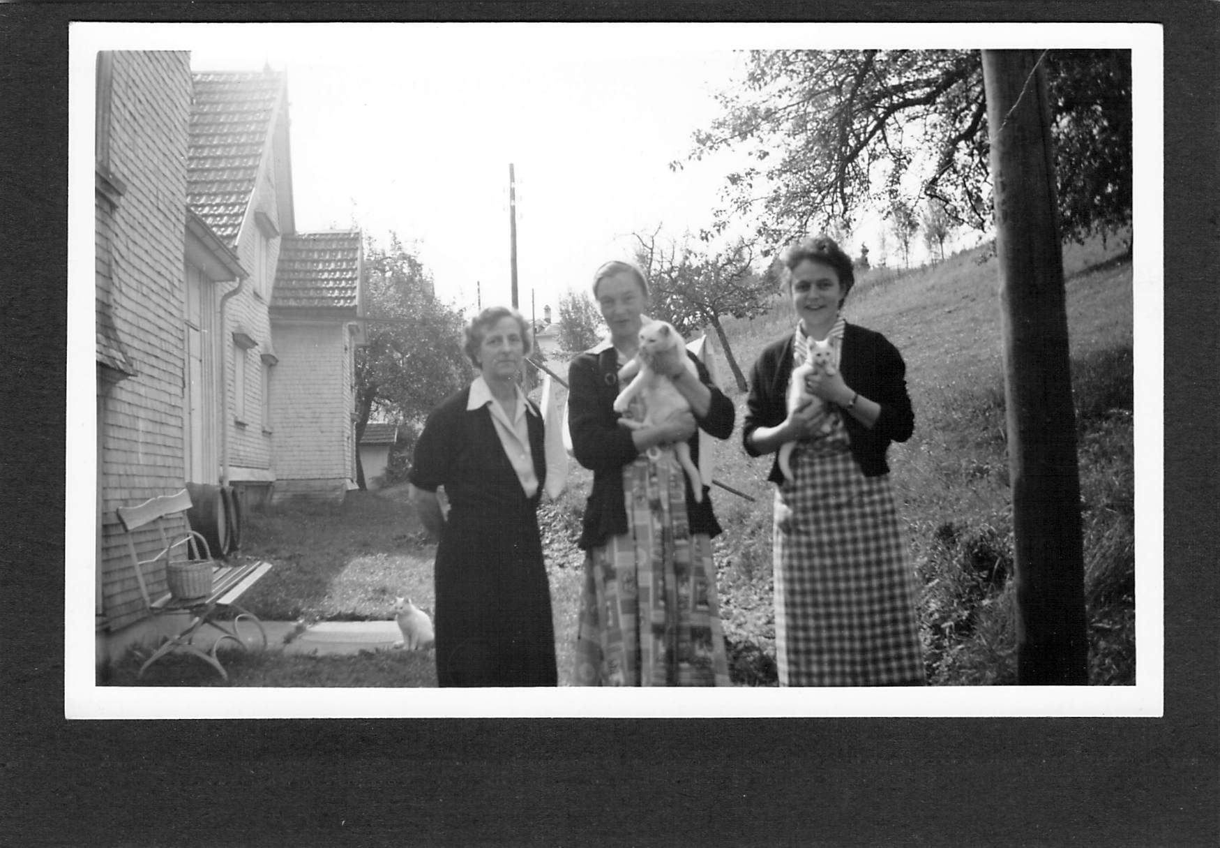 Ansichtskarten: Echtfoto/ AR Heiden , Frauen  mit Katzen – Gebraucht aus Reichenburg von Pipo-67
