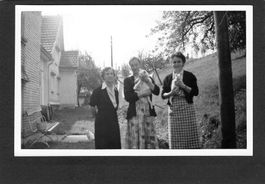 Echtfoto/ AR Heiden , Frauen  mit Katzen