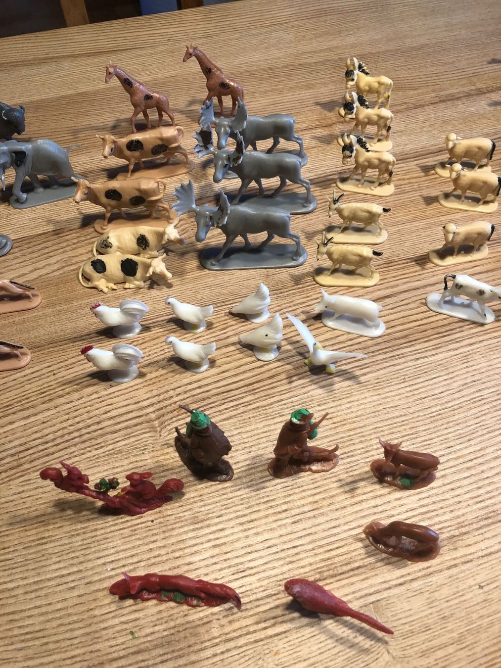 Statuette: 52 antike Kunststofffiguren – Usato da Röschenz venduto da Tashroal 2