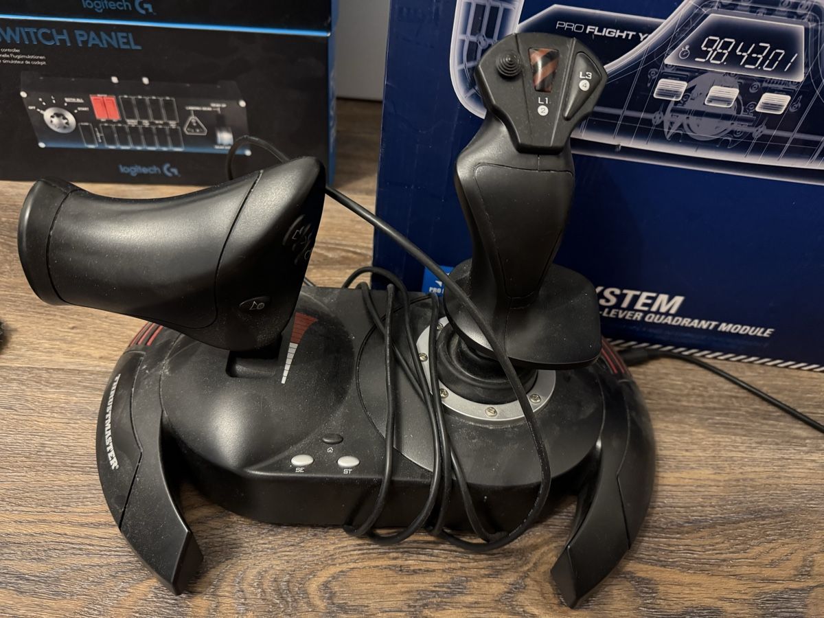 Controller: Saitek Yoke + Throttle // Logitech Control + Multi Panel – Usato da Mägenwil venduto da MagooTradesStuff 4