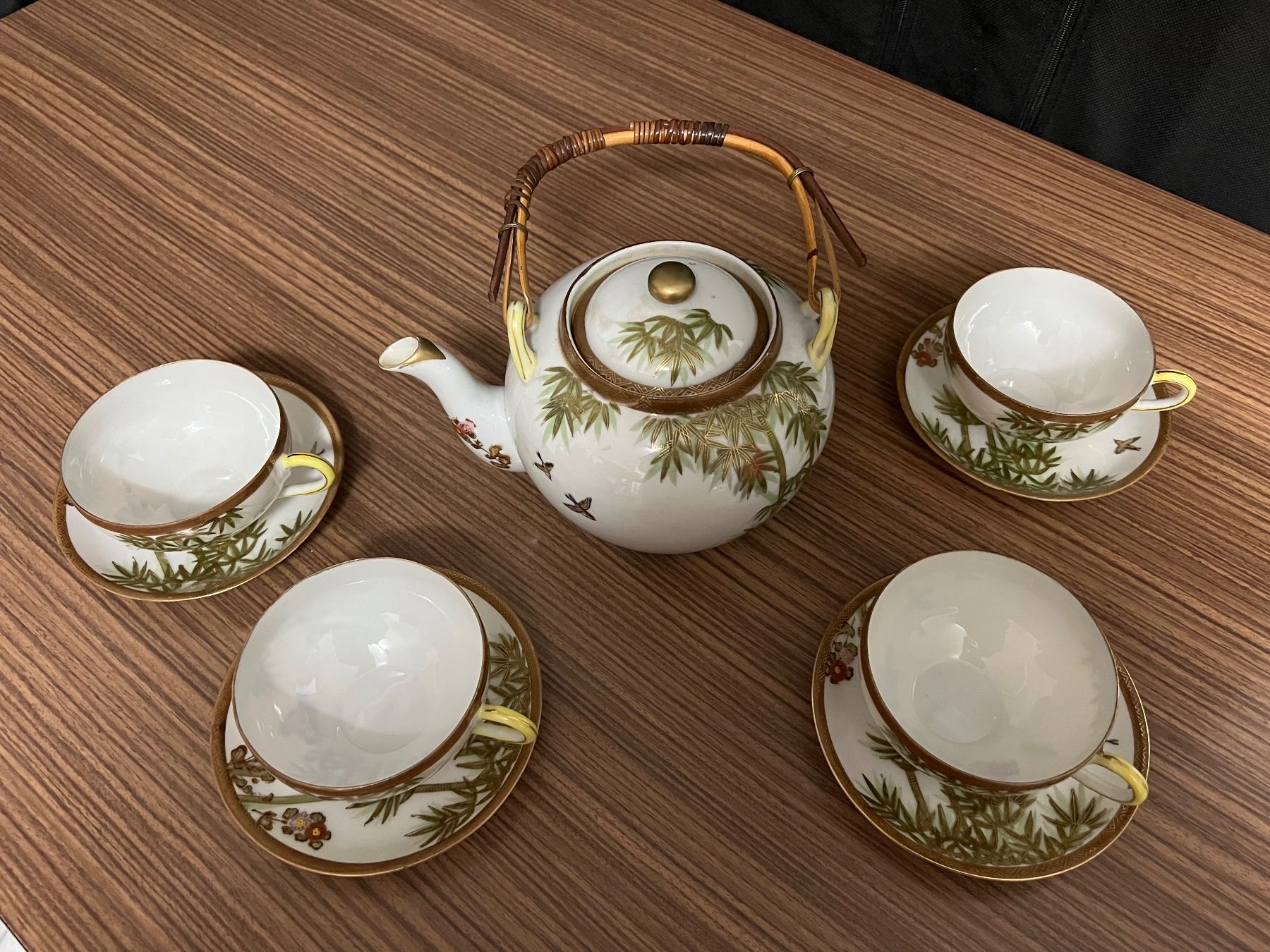 Théières: Teekanne mit 4 Tassen – D'occasion à Kaiseraugst par Petitemacha