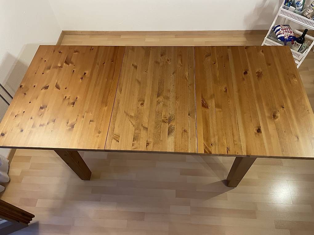 Tables: Holztisch zu verschenken – D'occasion à Unterägeri par N.Iten 1