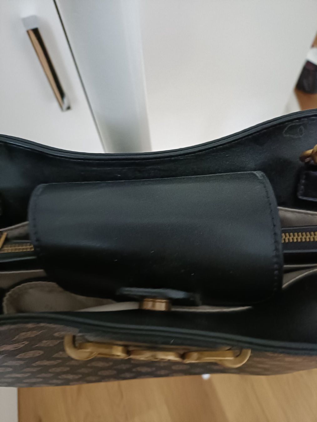 Guess Taschen für Damen: Tasche Guess – Gebraucht aus Attelwil von mike2882 2