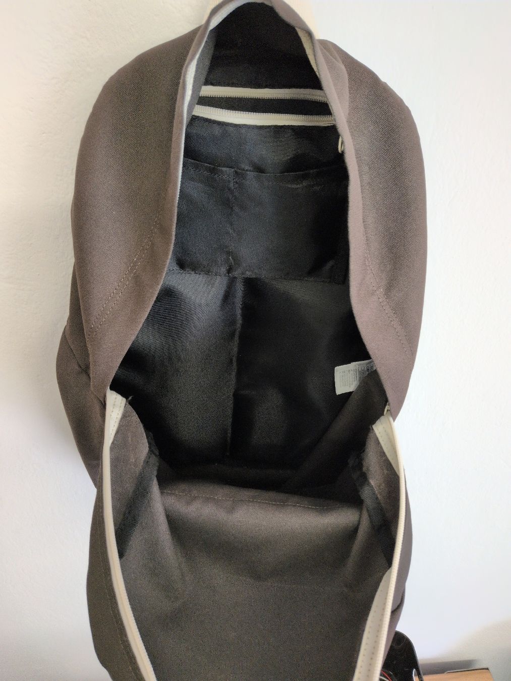 Carhartt Zaini: Carhartt Rucksack - CORDURA – Usato da Liebefeld venduto da Loopinfility 2
