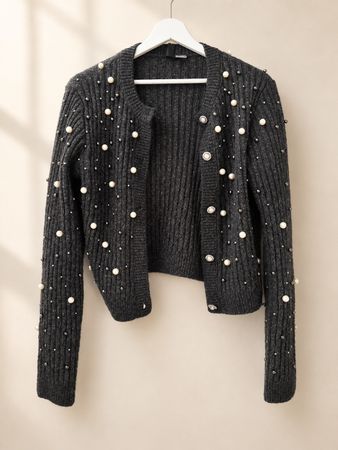 Damen Strickjacke grau mit Perlen und Knöpfen Grösse S