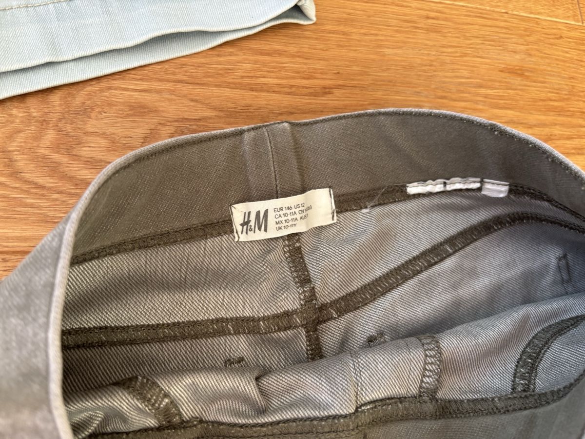 Lotti & Set di vestiti: Kurze Hosen 146 – Usato da Adligenswil venduto da ZGB 1