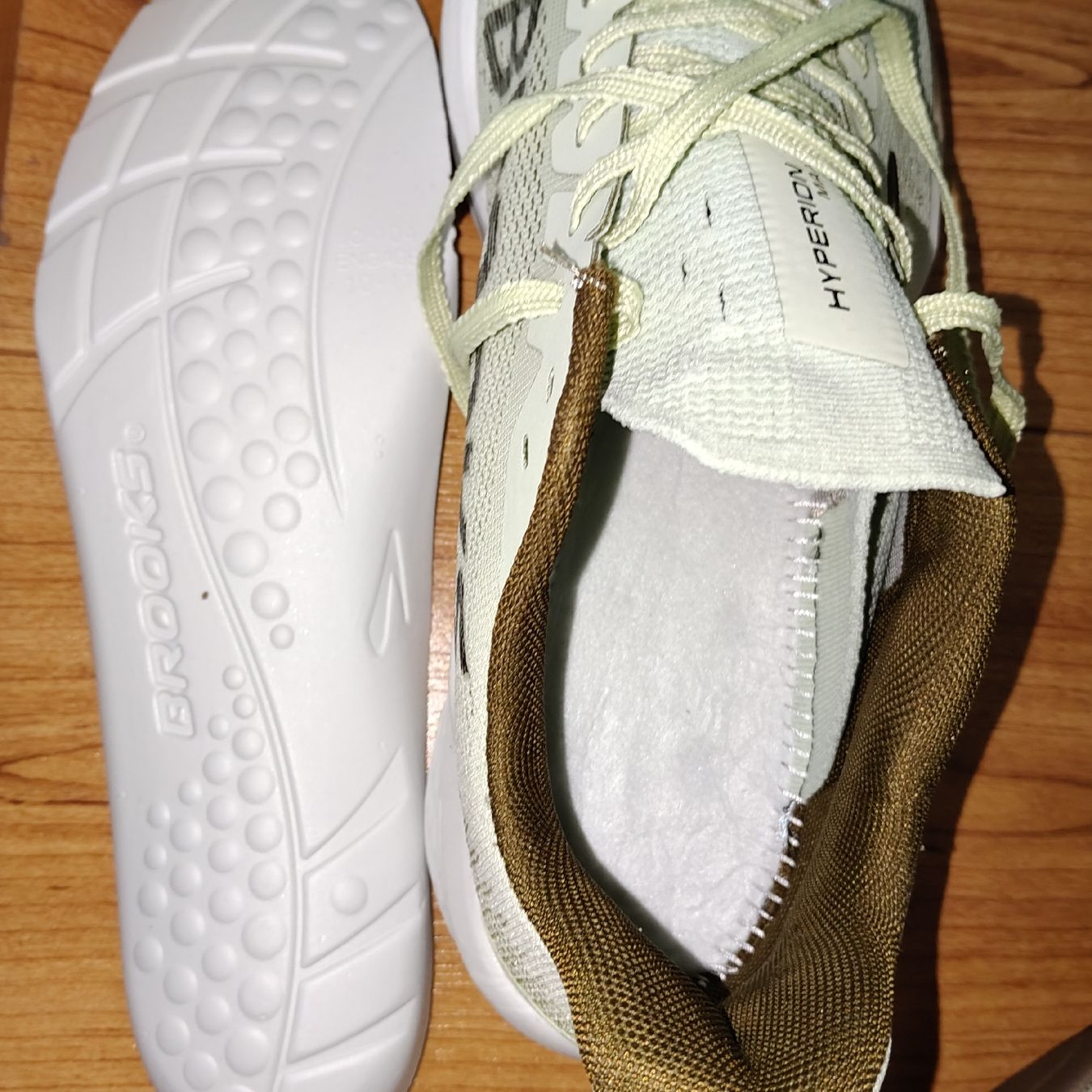 Brooks Chaussures hommes: Brooks Hyperion Max Running Shoes Size 44 new – Neuf avec emballage d'origine à Eysins par kir_9kz8 4