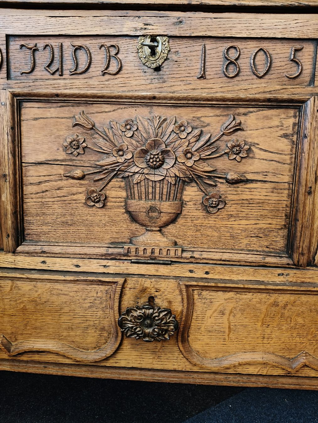 Commodes: Antike Große Truhe/kommode – D'occasion à Zwingen par inf_2blh 1