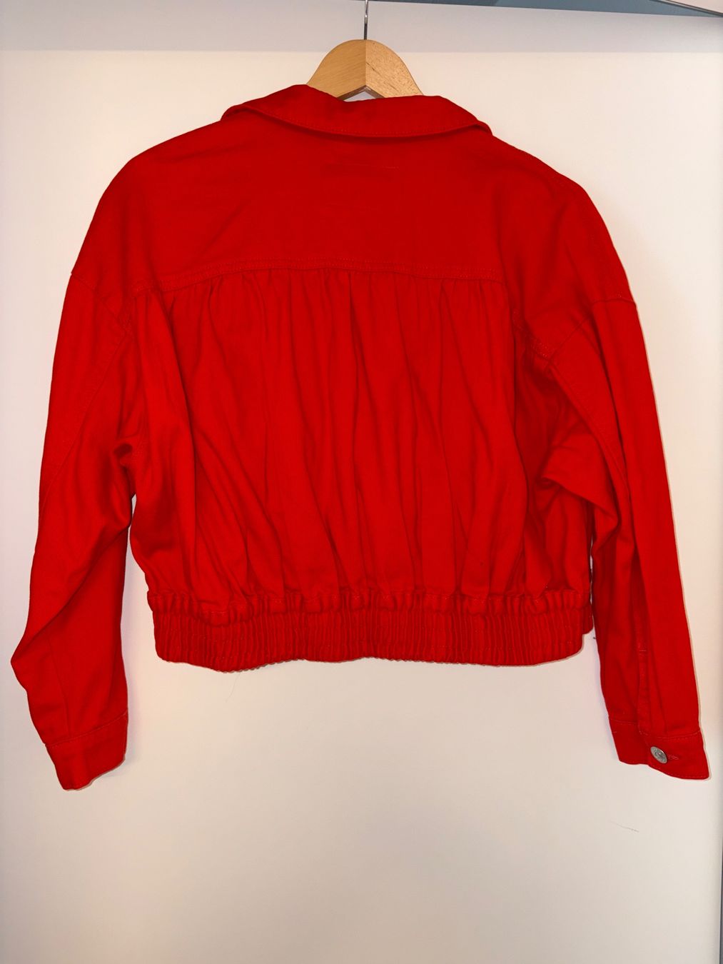 Only Giacche: Rote Jeansjacke von Only, Grösse M – Usato da Emmen venduto da dra_pn8b 1